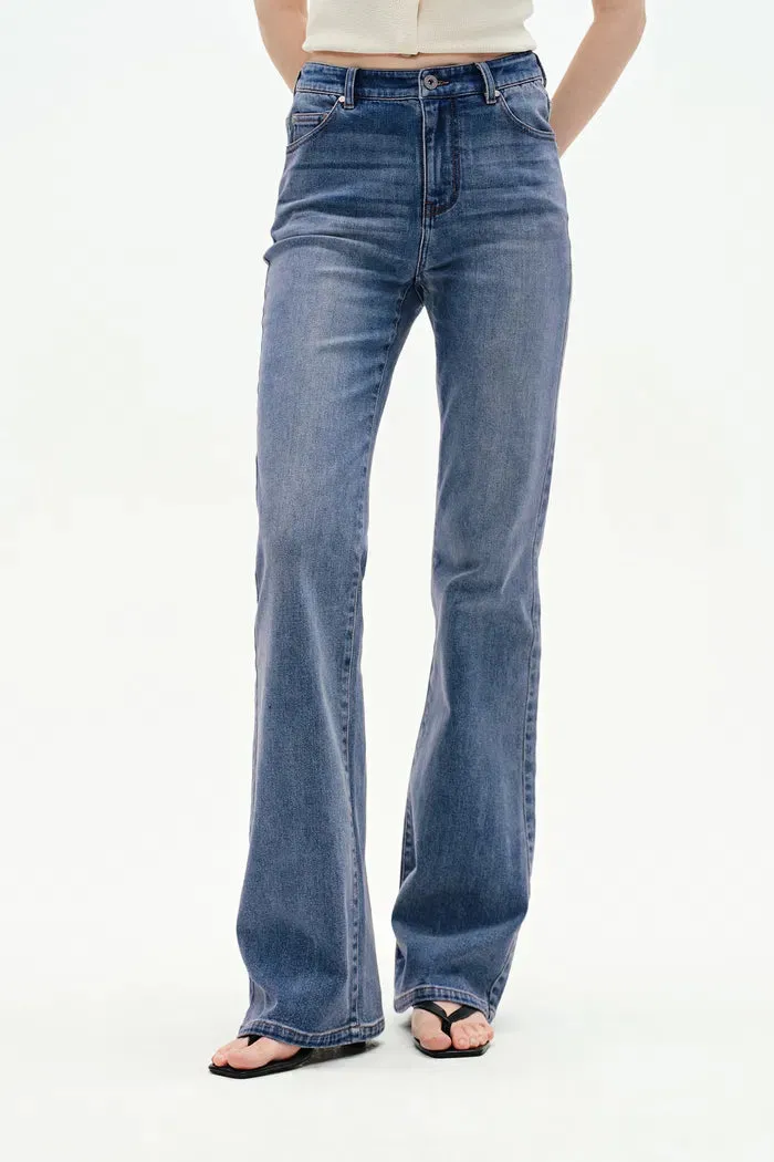 Emma Bootcut Jeans in Stretchy Denim